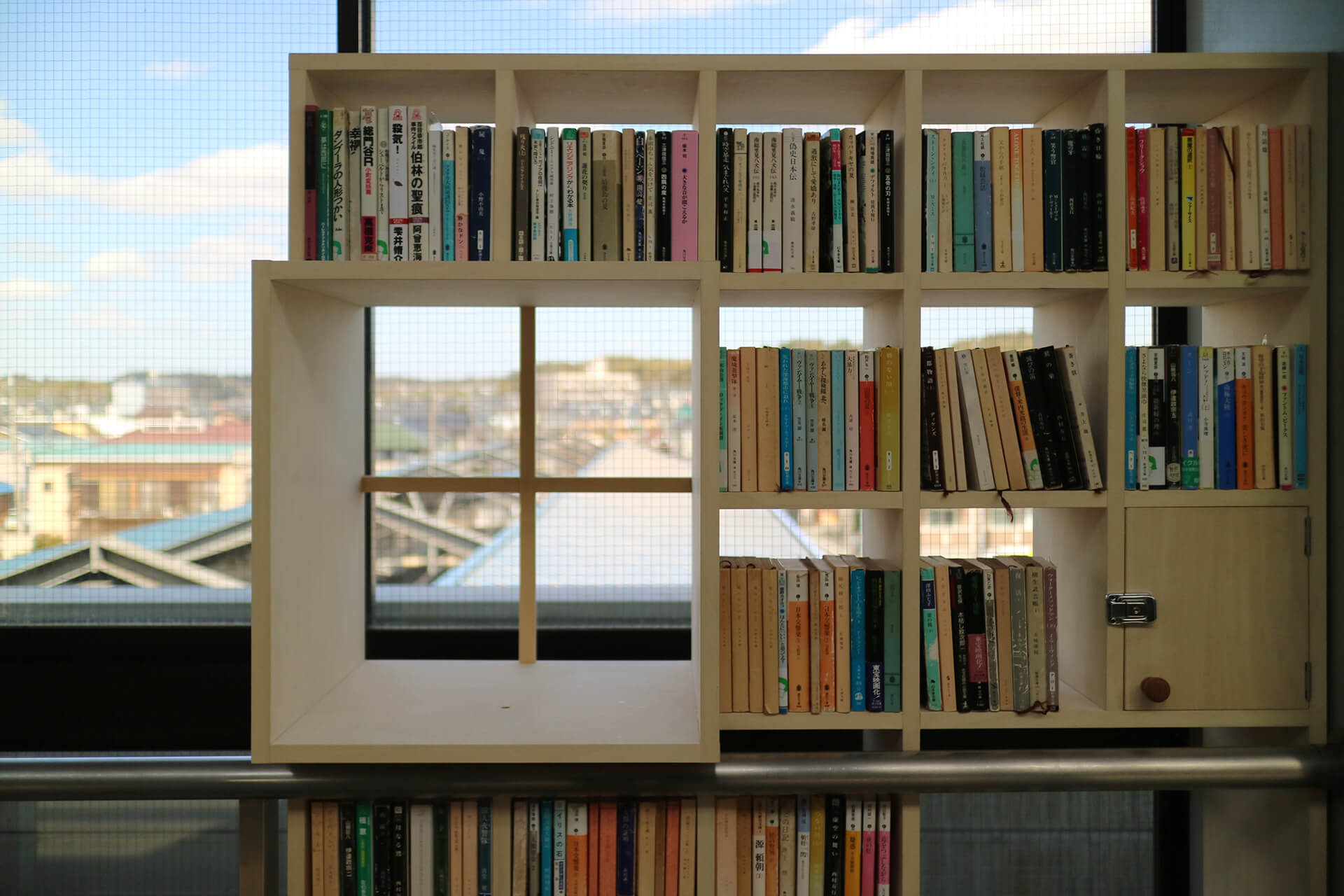 まどの本棚の画像