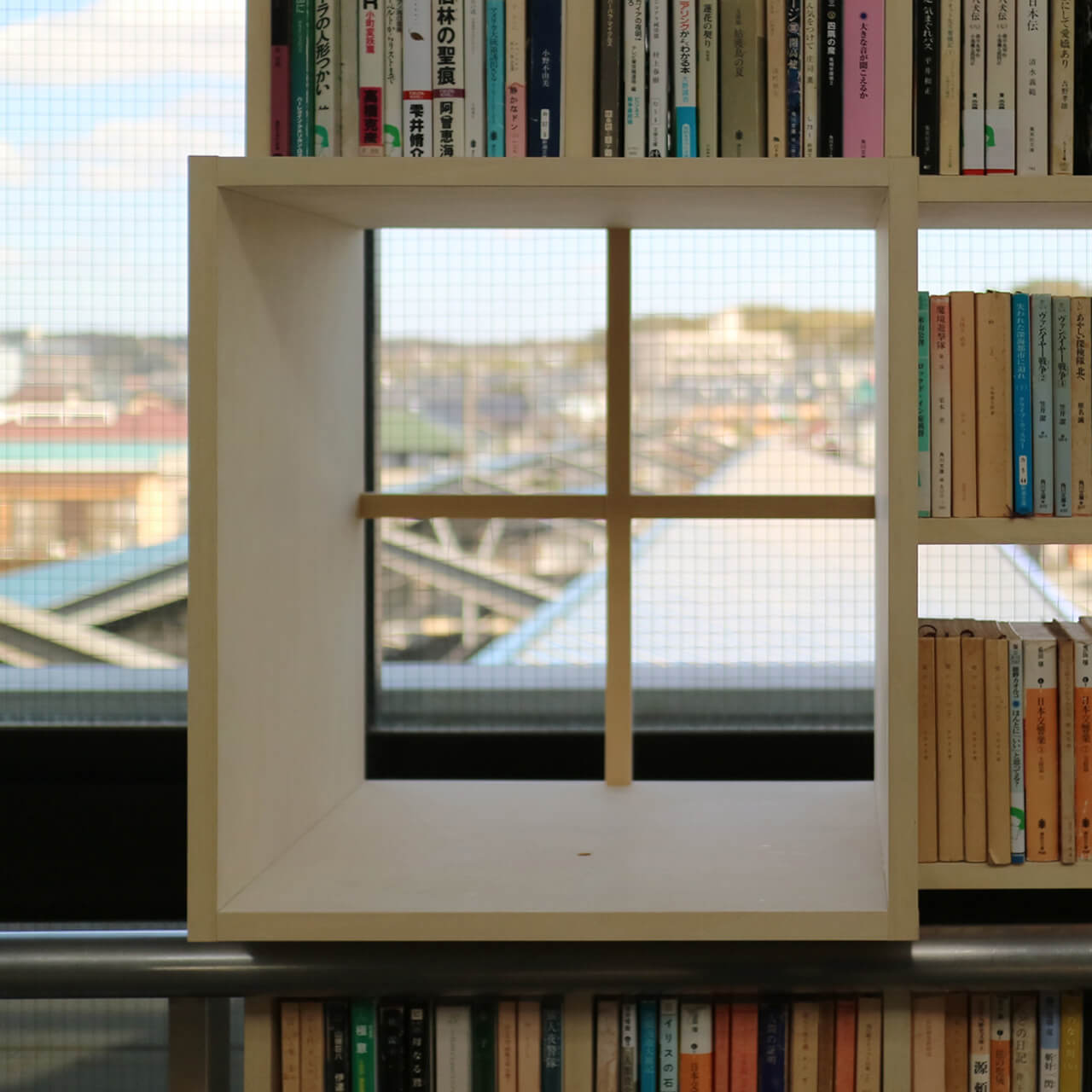 まどの本棚のサムネイル画像